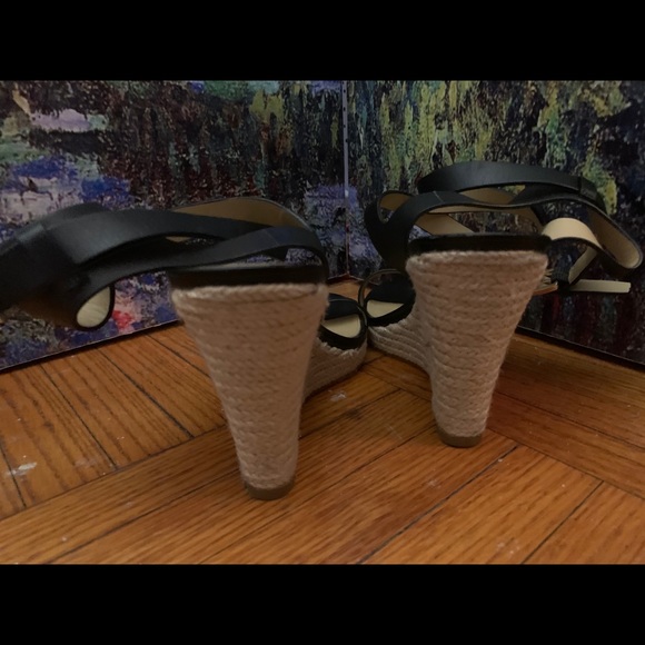 Micheal Kors Wedge w/ankle straps - Picture 5 of 6